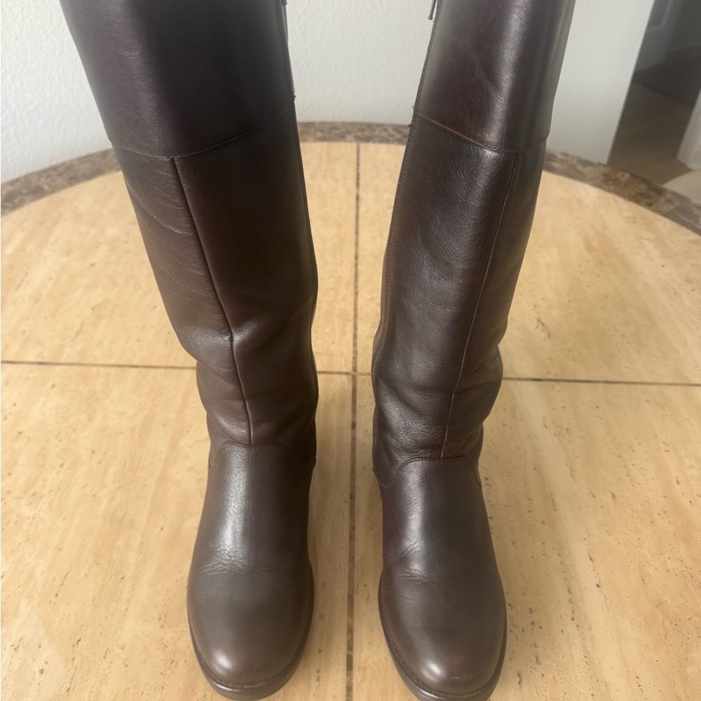 Elegant Brown Heeled Boots